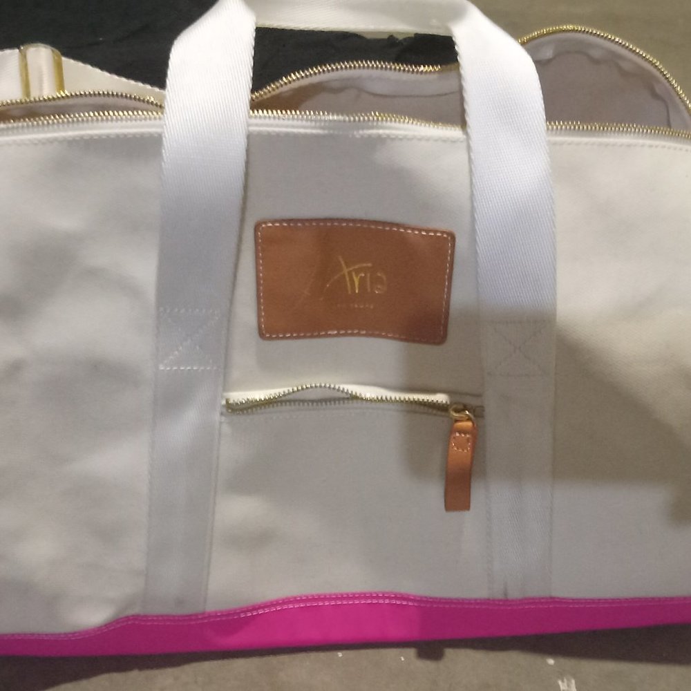 USED..."ARIA: LAS VEGAS" BOULEVARD FINN TOTE